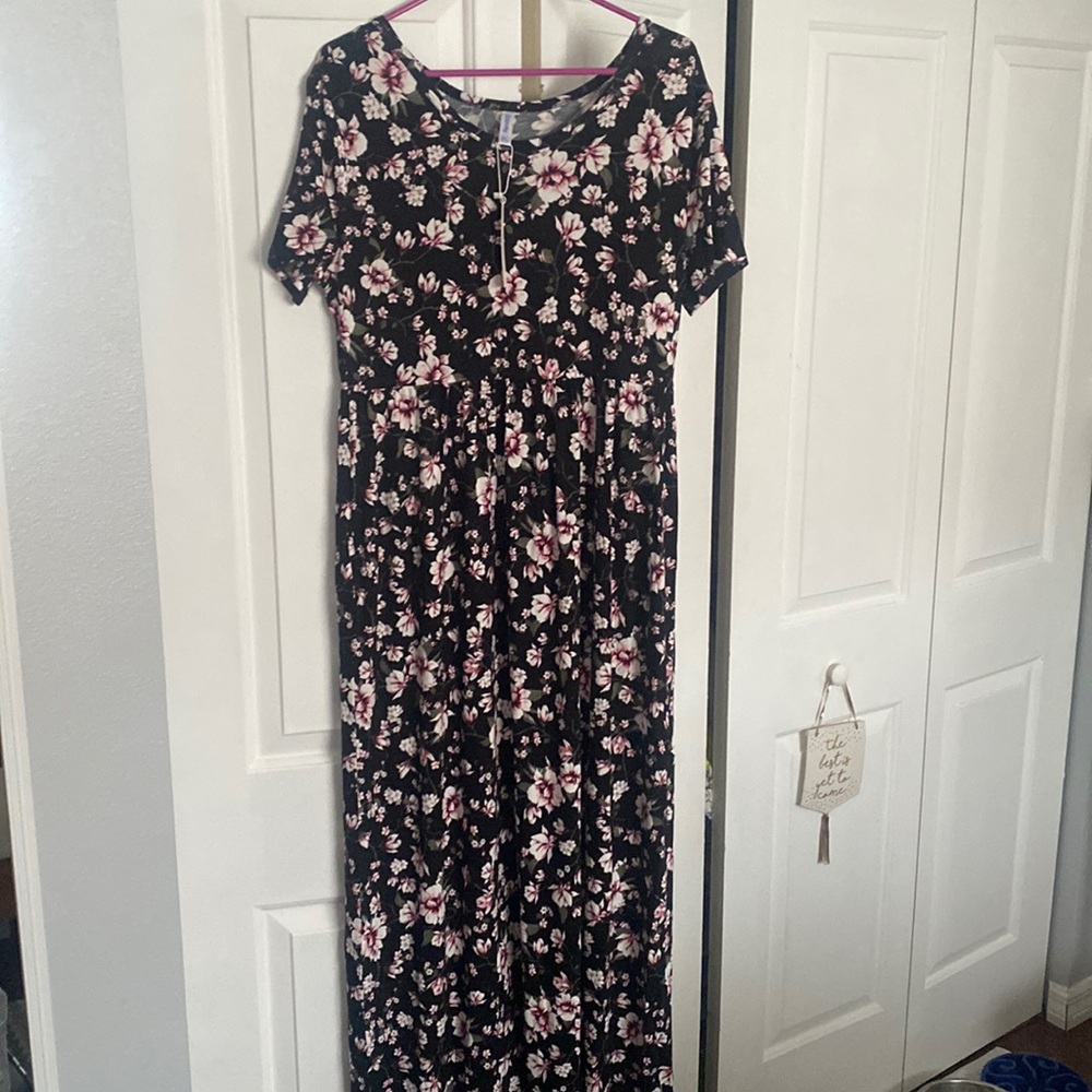 NWT Black with pink and whit floral pattern Maxi dress with pockets.